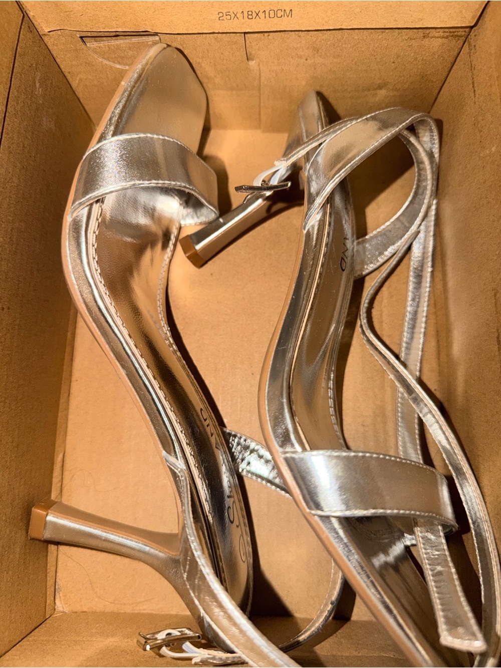 Silver, Size 7.0